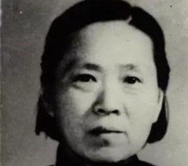邓颖超晚年透露，周总理在上海还有一任“妻子”，不让她穿高跟鞋