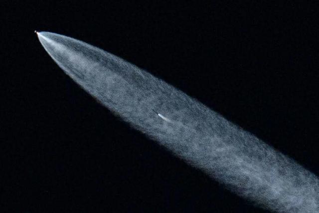 SpaceX卫星突然爆炸，碎片满天飞！别让太空变成人类的新垃圾场