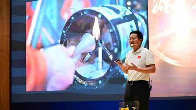 从“海底放风筝”到“精准操控”，水下机器人如何撑起中国深海雄心？