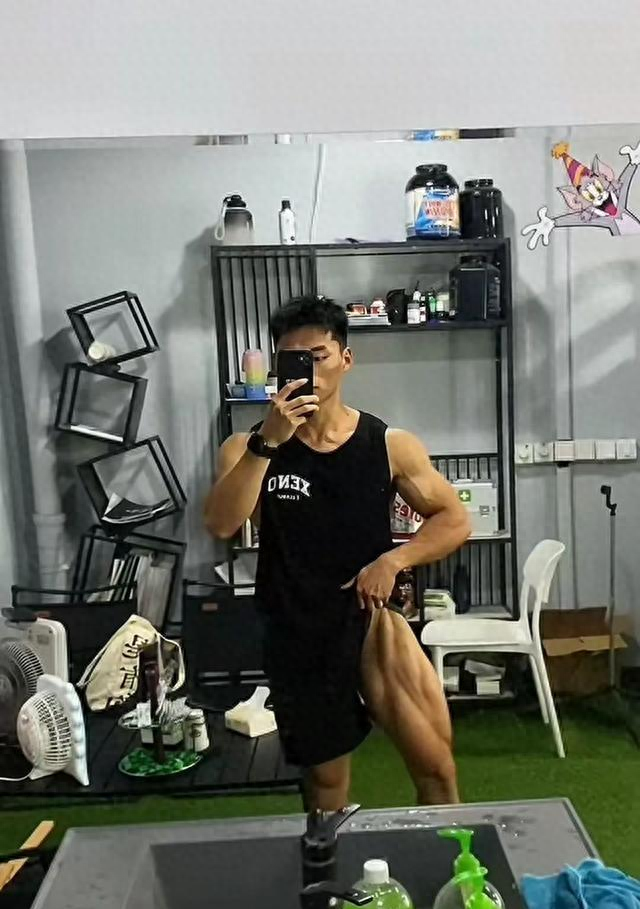 “谢霆锋”戒糖断碳60天后，变成黑皮肌肉男了？！