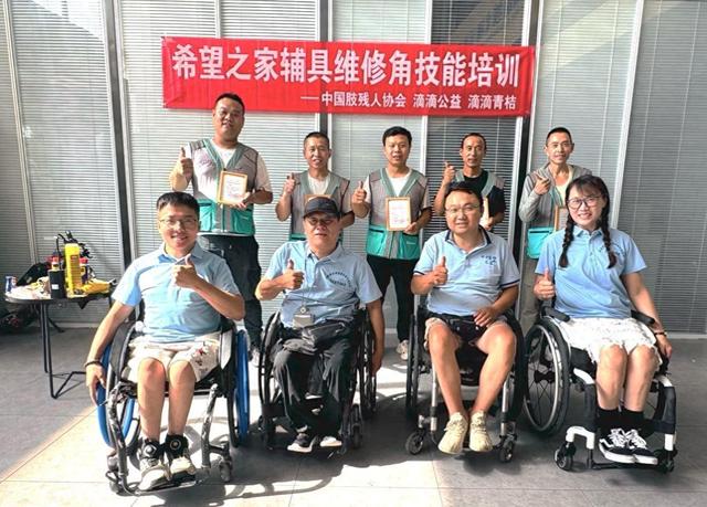易拉罐巧变“修轮神器” 滴滴青桔师傅解锁跨界新技能