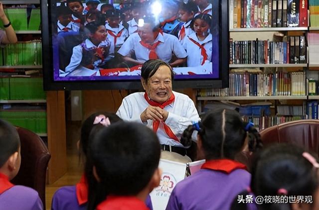 生日才过完17天，103岁杨振宁辞世，生前在翁帆庆生照里开怀大笑