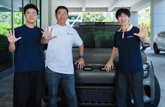 奔驰smart 和元戎启行一起上街！这场联合路测藏着什么信号？