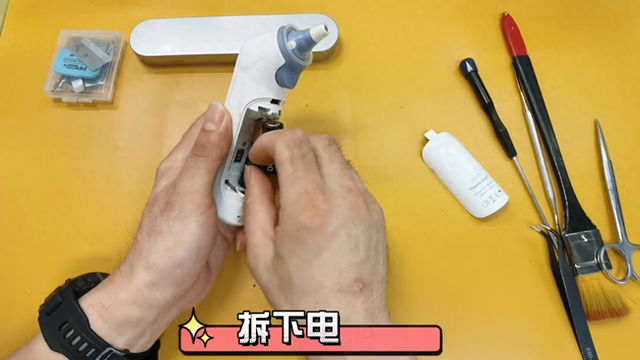 德国博朗耳温枪灯一直闪烁不能用（Braun博朗耳温枪体温计不开机维修分享博朗耳温枪）