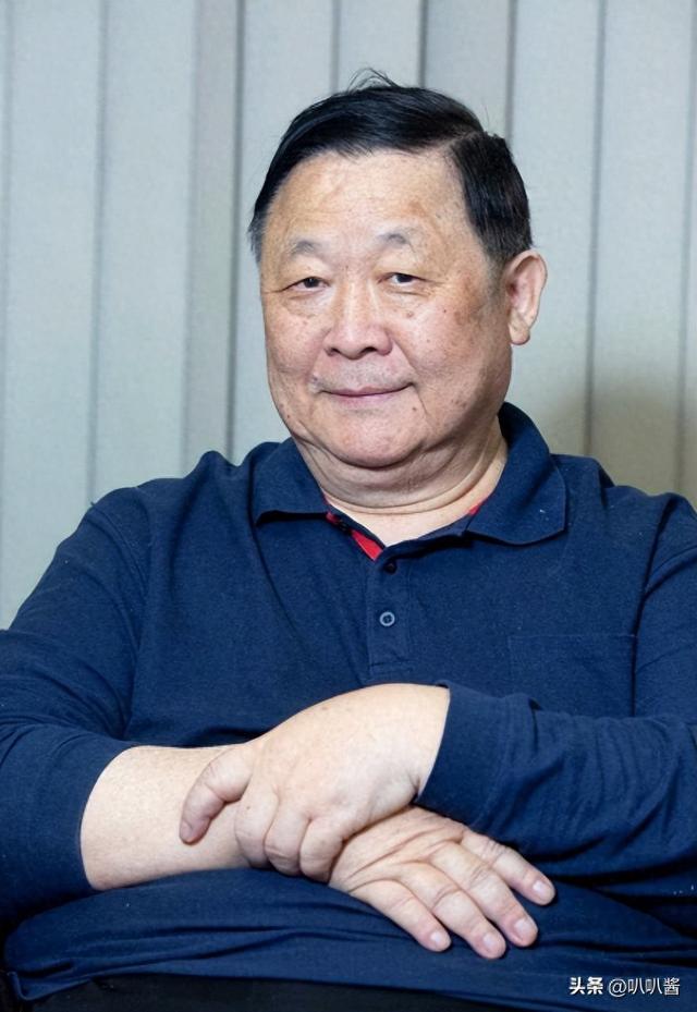 出名后出轨保姆，气死原配，如今77岁的他晚景凄凉，子女与其割席