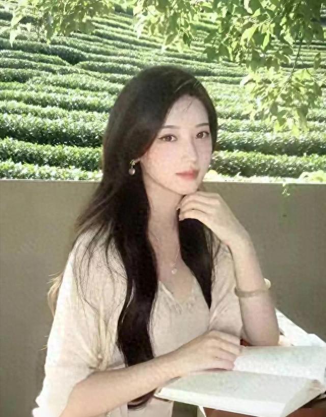 江西南昌一佳人好漂亮	， 身高168cm，体重48kg 美的让人移不开眼