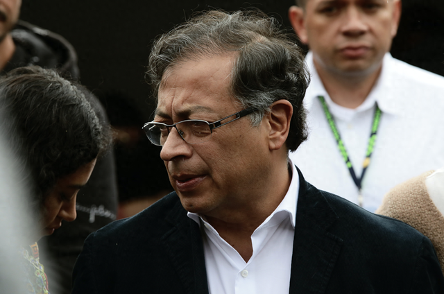 总统沉迷发推不管民生！称灾难是上天恩赐，特朗普出手，位置不保