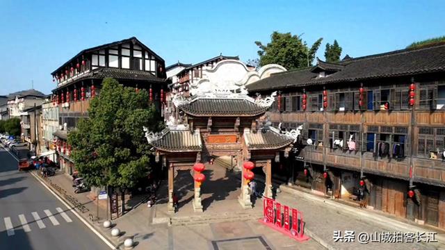 重庆低调的百年古镇，藏有清代老街，是一位领导人和英雄人物故乡