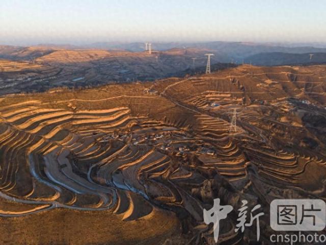 甘肃定西：冬日梯田美