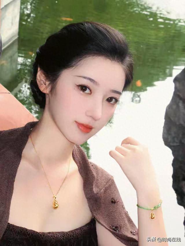 福建一校花，165cm身高清丽出尘，貌美如花，倾国倾城