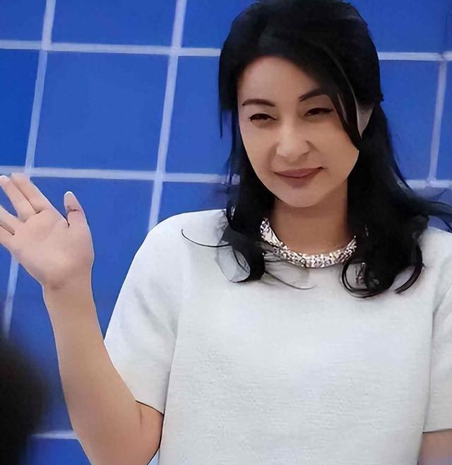 郭晶晶代言被立案不到1天	，恶心的一幕出现了，她的沉默早有预兆