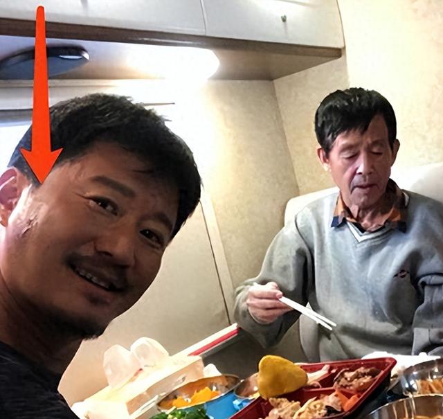 瞒了我们49年，原来他就是吴京的父亲，难怪谢楠铁了心要嫁他