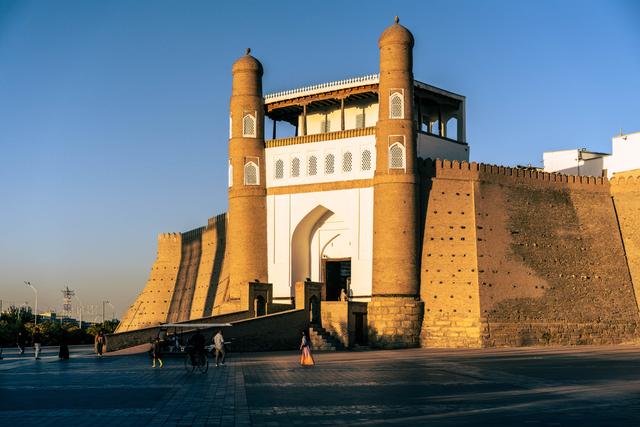 中亚旅游天花板，被戏称为“放大版新疆”，安全系数高，一眼千年