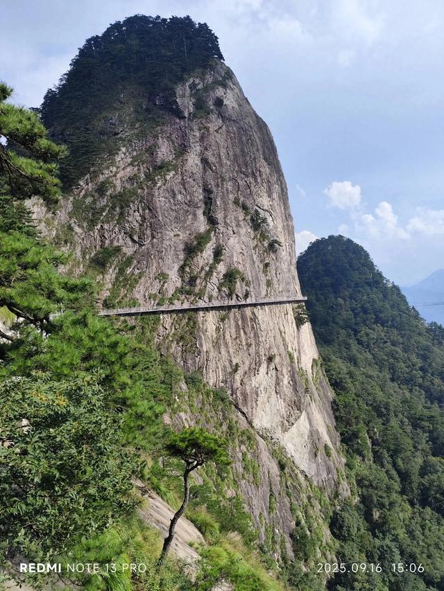 看明堂山⛰️万米高空玻璃栈道！悬崖天路！人间仙境！
