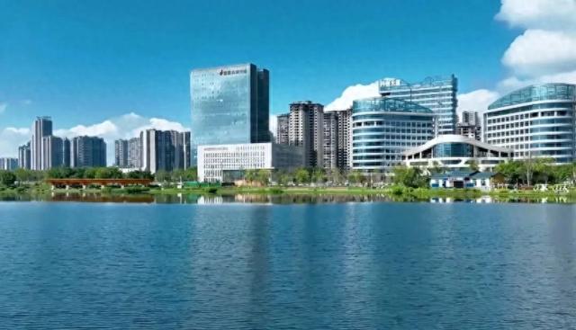 泸州景色宜人,网友:中国的小城市足以秒杀世界上的超级城市