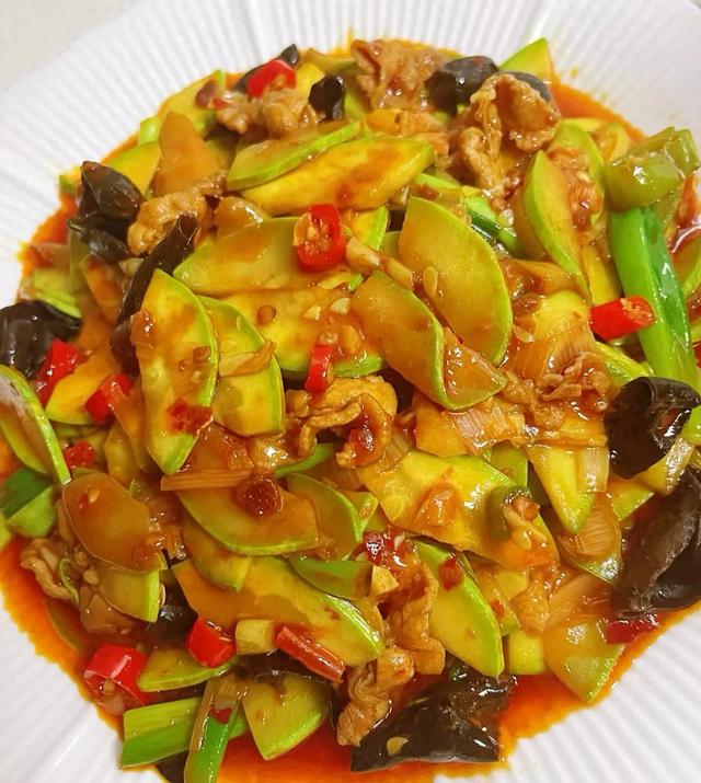 菜瓜怎么炒好吃一些（家常西葫芦炒肉片）