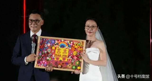 男人至死是少年！61岁李国庆娶白月光，没找“小娇妻”被网友点赞