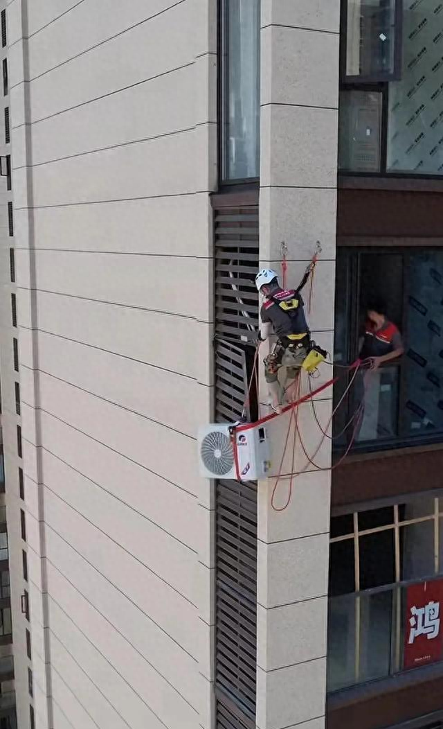 楼上空调外机噪音大怎么解决（空调外机平台被邻居霸占怎么破我用这招后）