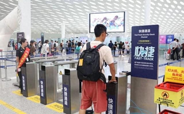 你以为航空公司靠机票赚钱？其实机票只是零头，真正的暴利揭晓