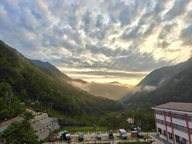 入伏了！黄柏塬带你走进19℃的夏天，云雾缭绕的山野避暑秘境