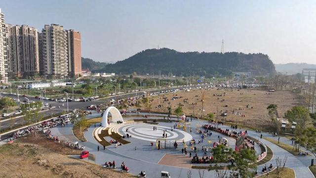 白天能量满满,晚上赛博朋克!射洪这个地方不得了