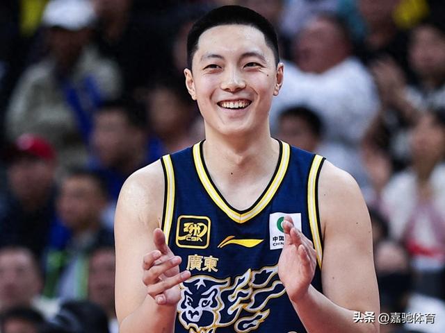 不看不知道，一看吓一跳，广东宏远新赛季阵容一览，实力确实恐怖