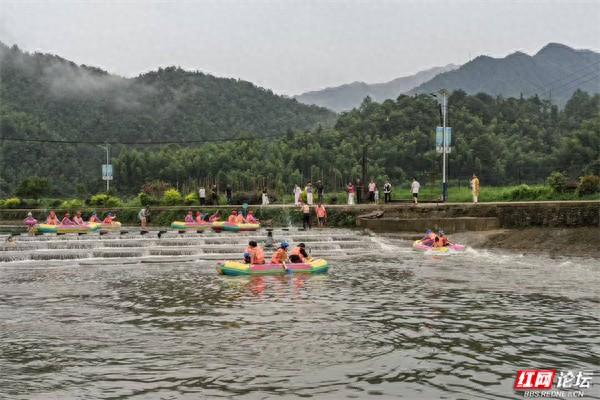 山风卷雾扑面来，才懂峡谷漂流的浪漫：揉碎燥热，撒满欢歌