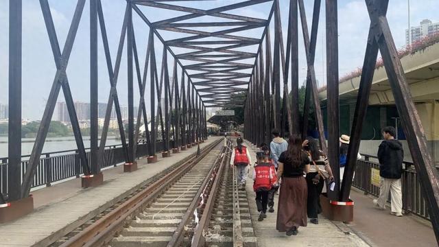 穿越时光 邂逅铁路文化‖八桂小记者探访南铁记忆铁路主题公园