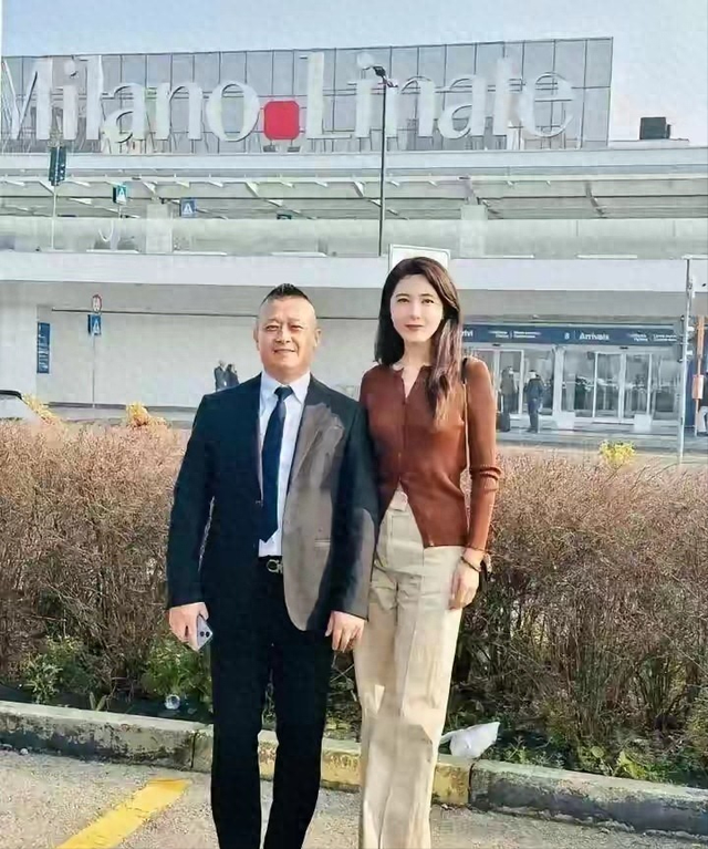 不愧是所有男人想娶回家的女人，这样的大长腿，身材完美无可挑剔