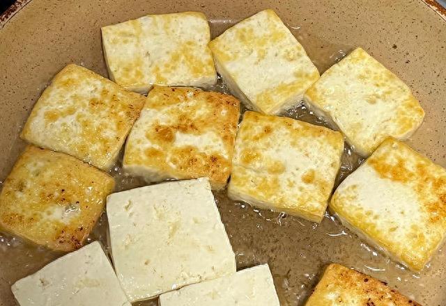 虾皮鲜香油菜烧豆腐｜焦黄豆腐吸饱汤汁	，10分钟家常下饭菜！