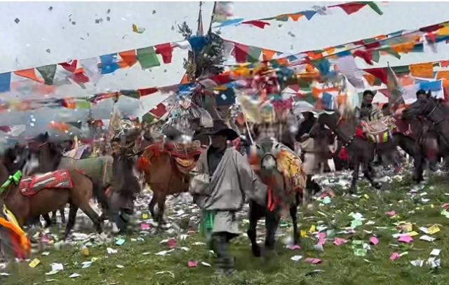 萨玛王朝后裔康巴人的赛马节