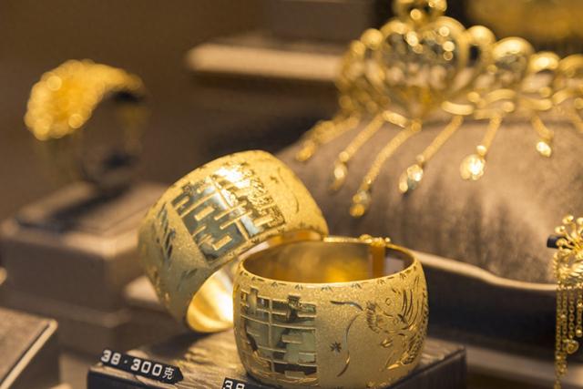 一条金手链贵9000元！周大福年内第三次提价，多品牌金饰克价年内涨超550元