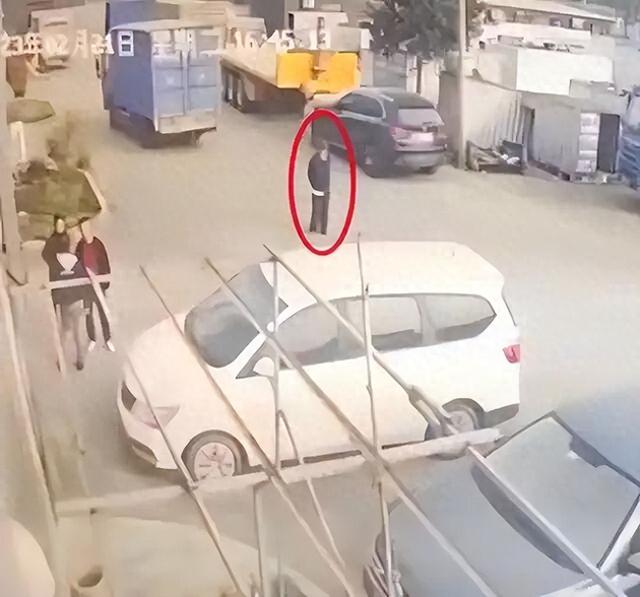 95岁老人被撞后3个月去世，司机赔偿60万后获刑1年2个月，广东省高院决定再审：量刑明显不当