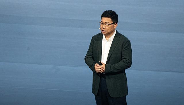 华为余承东最新内部信曝光，称“三分天下有鸿蒙其一”