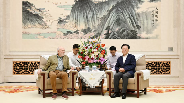 信长星会见出席世界青年科学家论坛（南京）的科学家代表