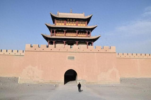 明长城最西端关口：天下第一雄关嘉峪关的历史与防御体系