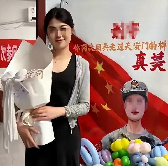 93受阅女兵参加婚礼惹争议！网友：穿这套衣服去是几个意思？
