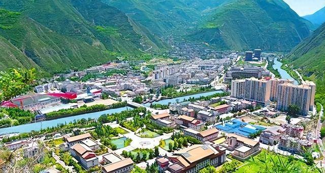 我国“奇葩”的县，县城在省界外，当地百姓去县城还得先去外省