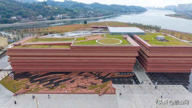 江口沉银博物馆首日开放 千名游客抢先打卡