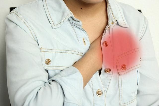 女生胸部疼是怎么回事呢（女生注意了乳腺疼痛的几大常见原因）