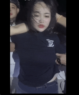 抖音热搜“东南亚第一深情”？越南大嫂为救男友带枪劫法场？