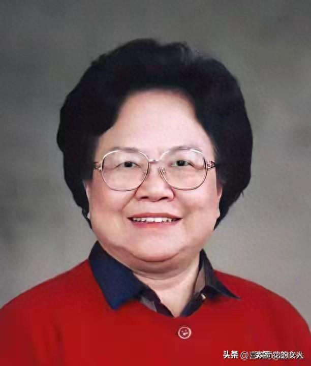 沉痛悼念彭佩云同志