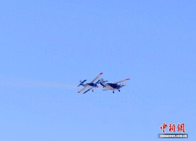 大型无人机“飞行秀”亮相新疆石河子市