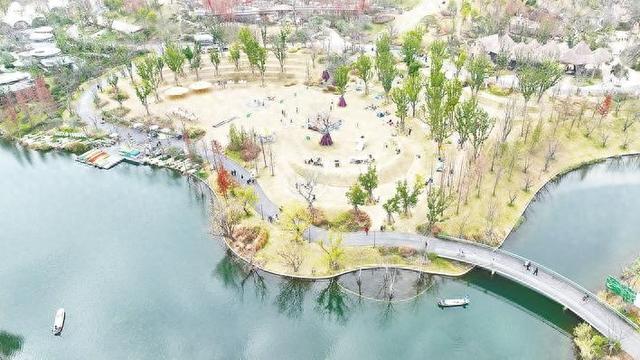 “三水环抱”生态城吸引游客打卡