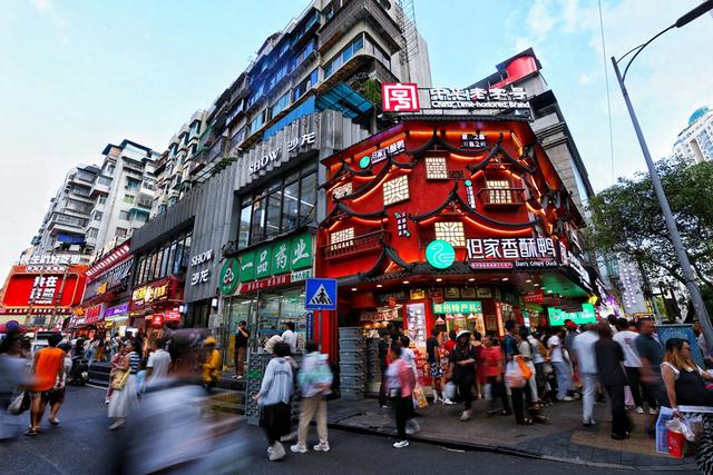 暑假近尾声，贵阳避暑旅游依旧火热