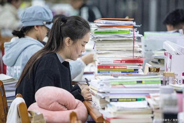 考研英语专业要考什么科目（英语笔译考研考什么科目全面解析初试与复试内容及备考策略）