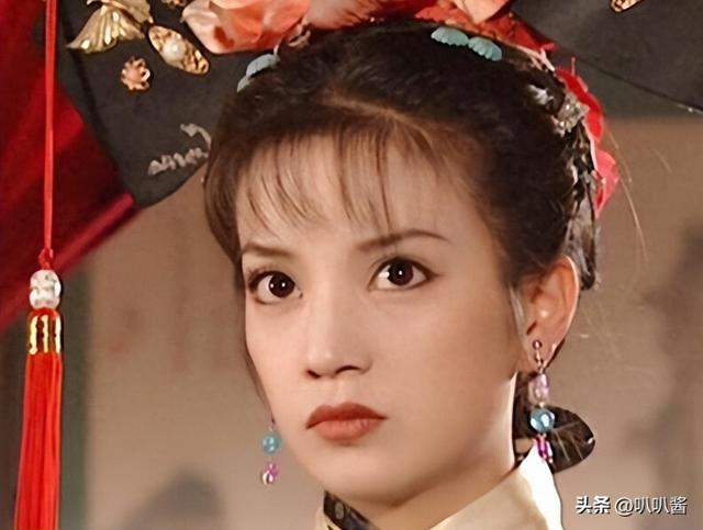 拔出萝卜带出泥！49岁赵薇近况被曝，原来圈内封杀只是冰山一角