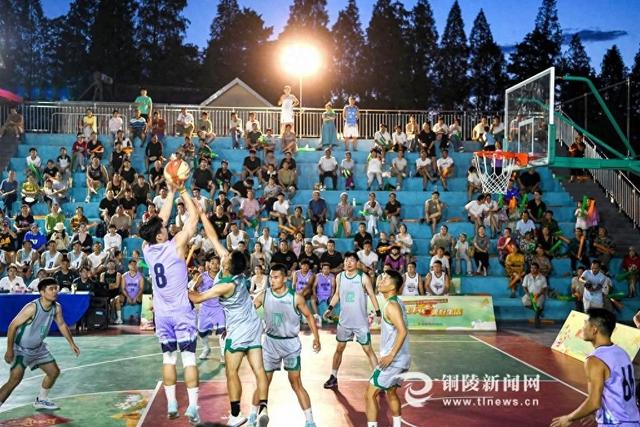 燃爆了！铜陵这里人从众……丨早安铜陵