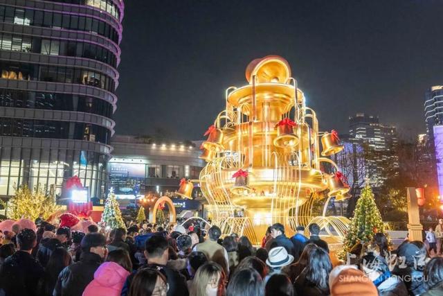 打卡10米许愿池、登顶320米高空摇铃，快来这里解锁城市冬日新玩法→