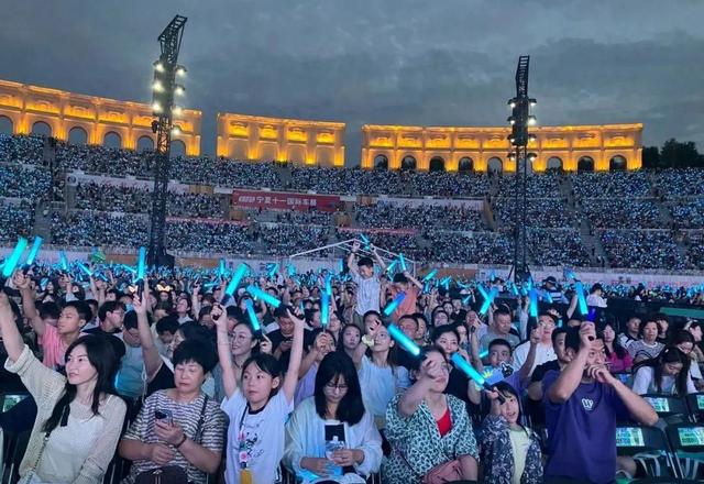 一票畅享全城！“2025览山音乐季”票根“解锁”吃购游福利